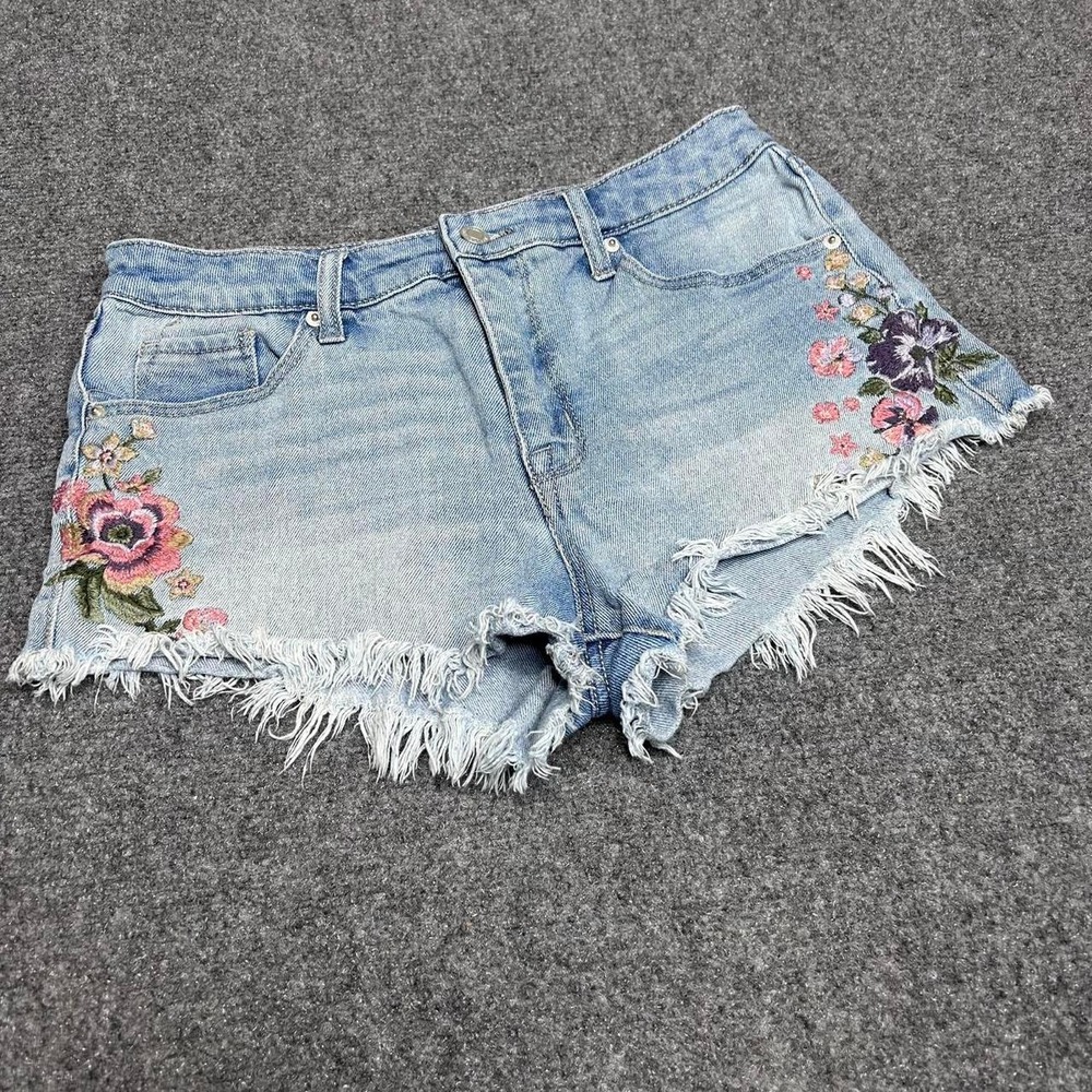 Mossimo High-waisted denim shorts with floral embroidery and frayed hem. Size 8